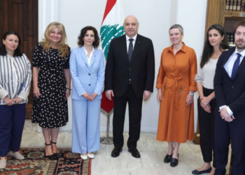 عون يطالب إلزام إسرائيل بوقف إطلاق النار وغارات مكثفة جنوبي لبنان