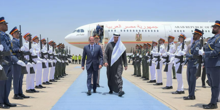 السيسي خلال لقاء الشيخ محمد بن زايد في أبوظبي: “ما يمس الإمارات يمس مصر”