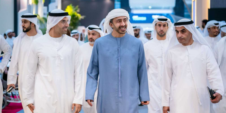 عبدالله بن زايد يفتتح معرض أبوظبي الدولي للكتاب