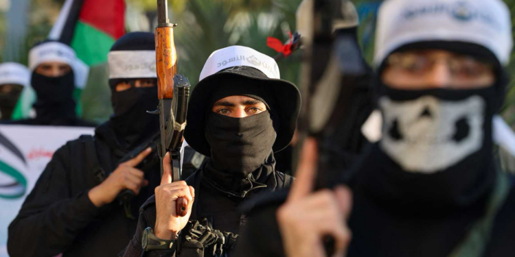 صراع على قيادة حماس في غزة.. أوراق بيضاء وطعن مفاجئ