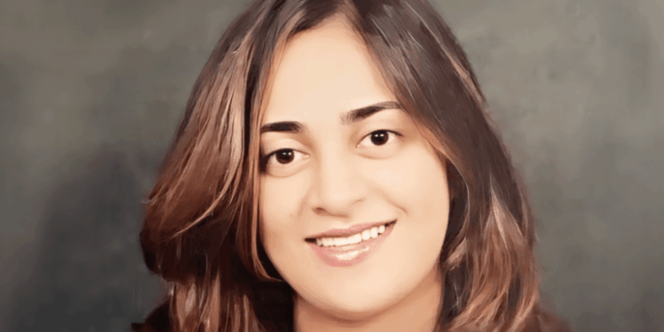 الابنة الوحيدة لنجلاء فتحي.. رحيل ياسمين سيف أبو النجا إثر أزمة قلبية