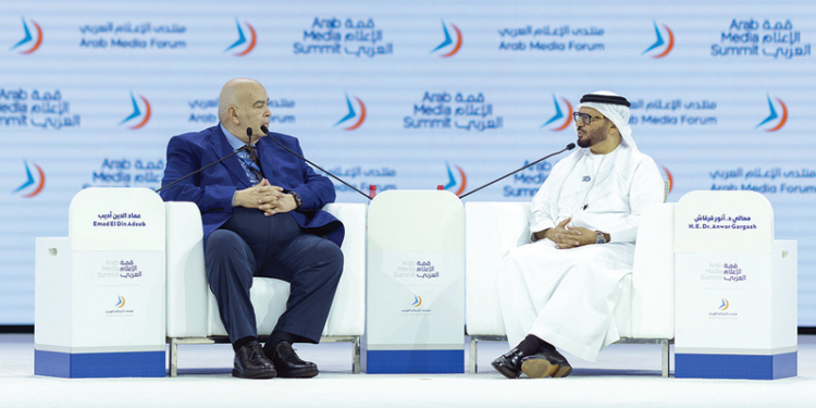 خلال جلسة رئيسة بحضور لطيفة بنت محمد ضمن فعاليات «قمة الإعلام العربي 2026» بدبيأنور قرقاش: نهج محمد بن زايد يجمع بين الدبلوماسية لصناعة السلام والصلابة في الدفاع عن أمن الوطن
