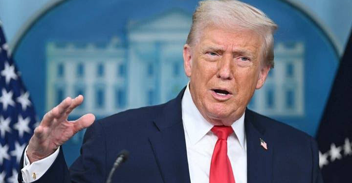 ترامب يعتبر أن بعض الإعلام الأميركي “يشكل تهديدا للأمن القومي”.. وأربع شبكات أميركية كبرى توقف تغطيات أخباره