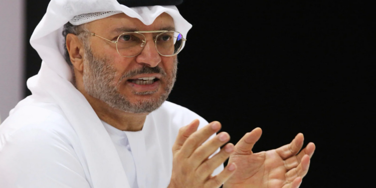 أنور قرقاش رداً على ولايتي: سنواصل المطالبة بجزرنا الثلاث وصولاً إلى حل سلمي وفق القانون الدولي