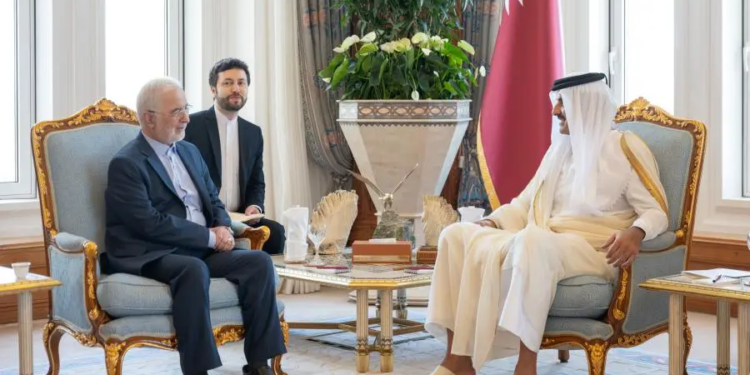 أمير قطر يلتقي وزير الداخلية الإيراني لبحث تطورات الأوضاع بالمنطقة