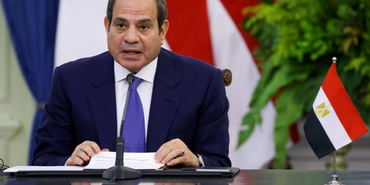 السيسي: دفاعنا عن السعودية لا يشمل شن هجوم على اليمن والمقصود هو الدفاع عن أراضي المملكة وحدودها وأراضي أي دولة عربية أخرى إذا طُلب من مصر ذلك