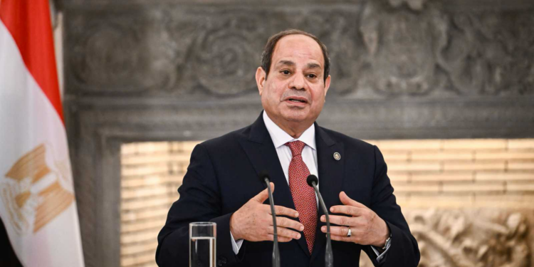 السيسي: نرفض المساس بأمن السعودية والممرات البحرية