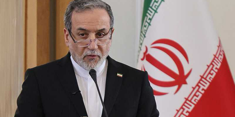 إيران تقول إن دخول مصر الحرب في اليمن سيجعل الوضع “أكثر صعوبة” وتؤكد: لا مؤشرات على تقدم في المفاوضات مع واشنطن في ظل التهديدات الأمريكية