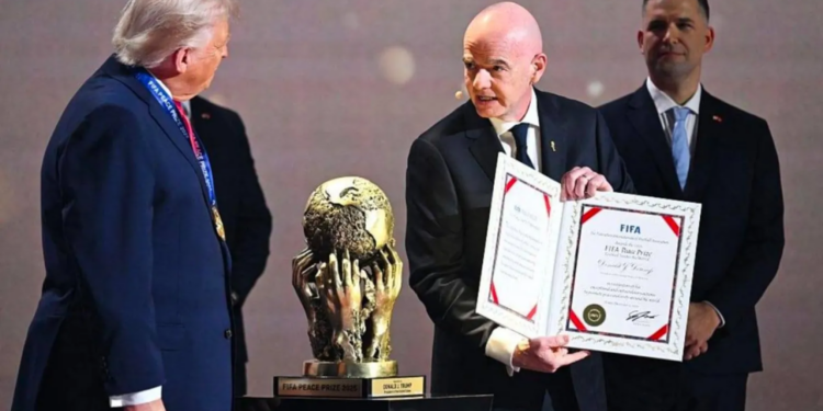«فيفا» يدرس إلغاء جائزة السلام بعد عام واحد من منحها لترمب